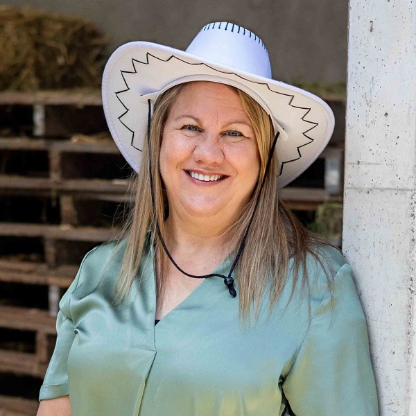 Janet Camilleri SEO Specialist Brisbane wearing a white hat